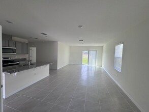 2309 Hidden Palm Dr in Sanford, FL - Building Photo - Building Photo