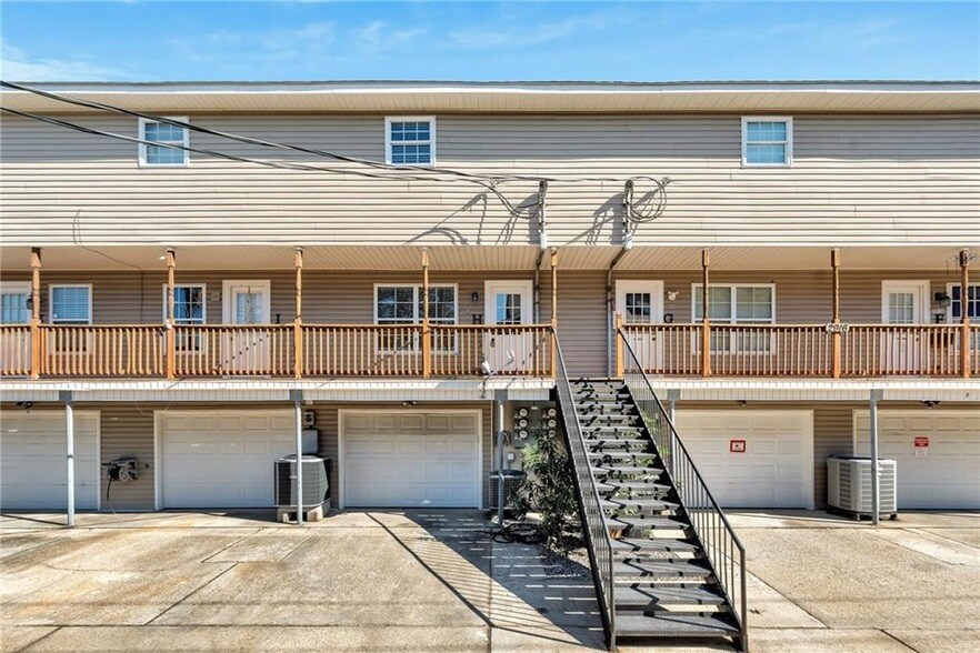 2916 Jean Lafitte Pkwy, Unit H in Chalmette, LA - Building Photo