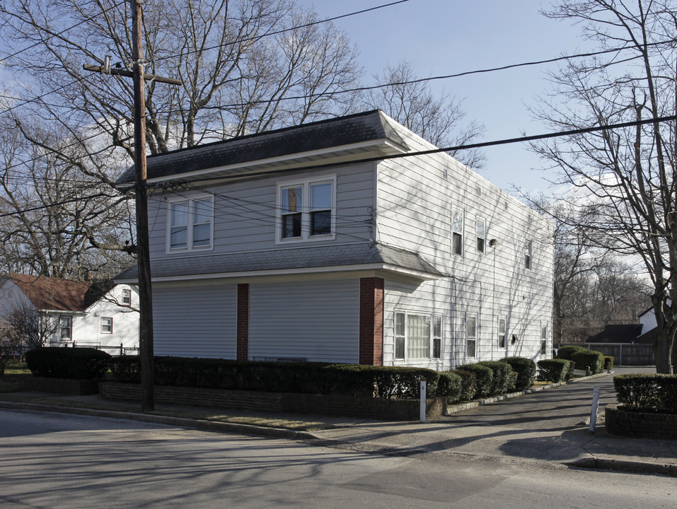 6 Jefferson St in East Islip, NY - Building Photo