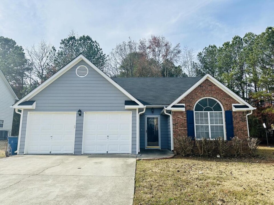 261 Saddleview Trail in Riverdale, GA - Building Photo