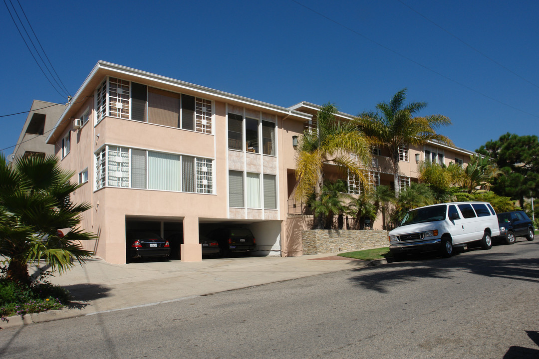 10561 Missouri Ave in Los Angeles, CA - Foto de edificio