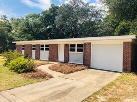 6500 Julia Dr in Milton, FL - Building Photo