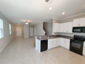 1567 Cassius St in Lutz, FL - Building Photo - Building Photo