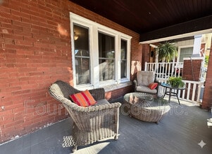 21 Barnesdale Ave S in Hamilton, ON - Building Photo - Building Photo