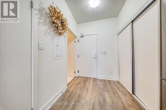 180 Fairview Mall Dr in Toronto, ON - Building Photo - Building Photo