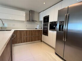 2780 NE 183rd St in Aventura, FL - Building Photo