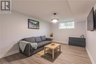 143 Coach Hill Dr in Kitchener, ON - Building Photo - Building Photo