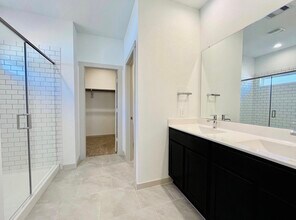 3322 Silverton Dr in Katy, TX - Foto de edificio - Building Photo