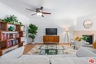 725 S Barrington Ave in Los Angeles, CA - Building Photo - Building Photo