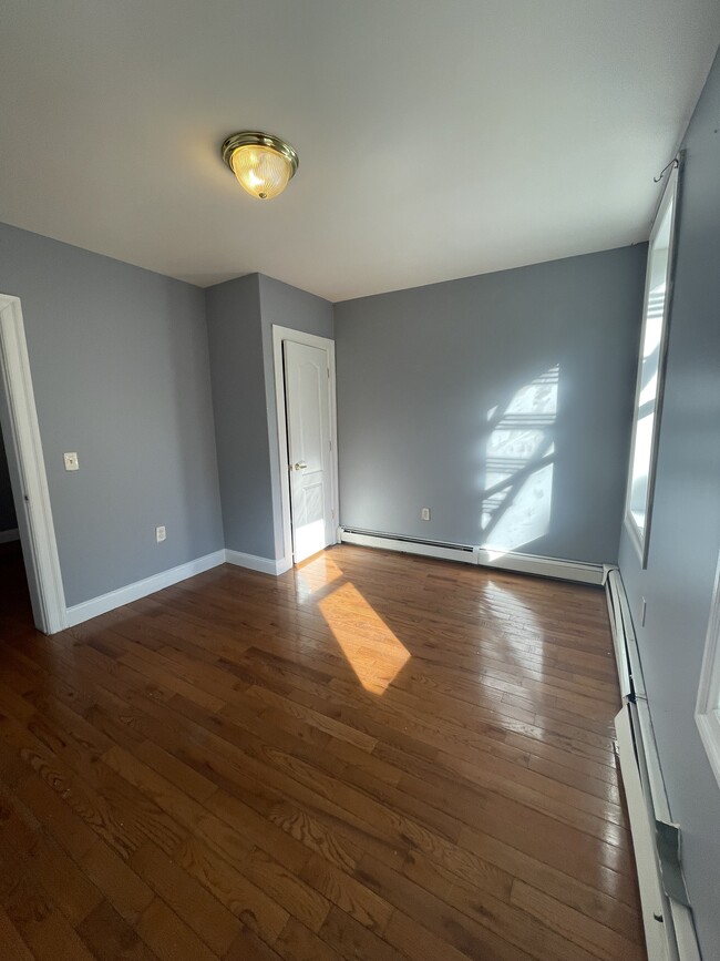 434 Avenue C, Unit 3 in Bayonne, NJ - Building Photo - Building Photo