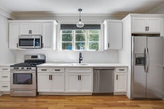 30 Fairmont Pl in Shelton, CT - Building Photo - Building Photo