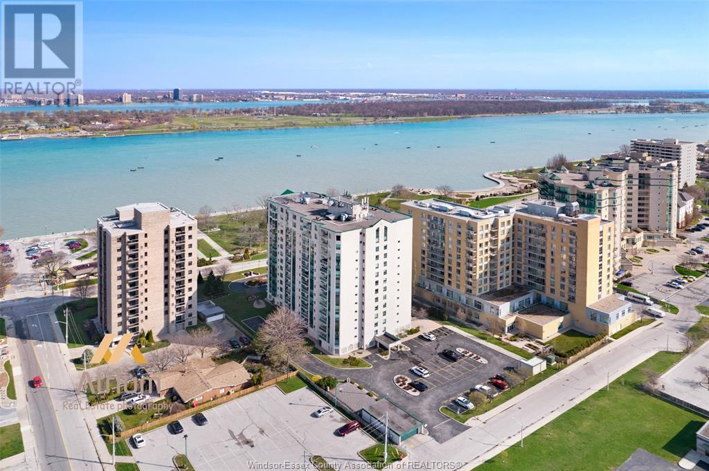 4789 Riverside Dr E in Windsor, ON - Building Photo