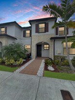 10598 W 32nd Ln in Hialeah, FL - Building Photo