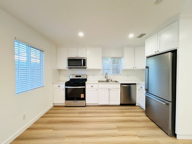 12717 Bradley Ave in Los Angeles, CA - Building Photo - Building Photo