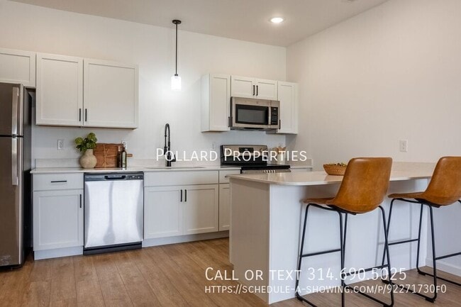 property at 821 Parkview Dr