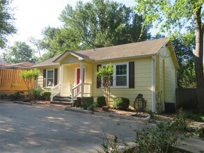 1609-13 1/2 13th 1/2 St in Huntsville, TX - Building Photo - Building Photo