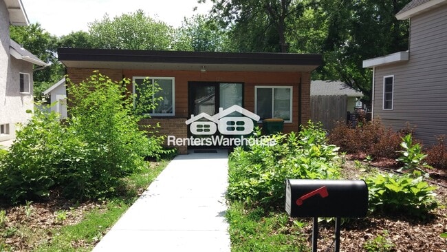 127 S Cedar St in Belle Plaine, MN - Building Photo - Building Photo