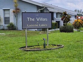 4470 Lucerne Villas Ln in Greenacres, FL - Building Photo