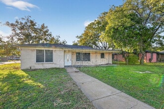 3901 Dakota Trail in Fort Worth, TX - Building Photo - Building Photo