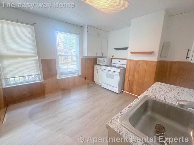 44 Elm St, Unit #2 in Somerville, MA - Foto de edificio - Building Photo