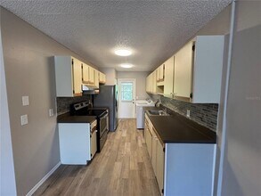 836 W Rosewood Ln in Tavares, FL - Building Photo - Building Photo