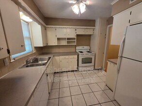 11332 E Minor Dr in Kansas City, MO - Foto de edificio - Building Photo