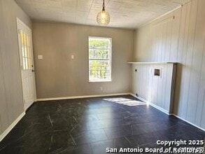 3214 W Travis St in San Antonio, TX - Building Photo - Building Photo