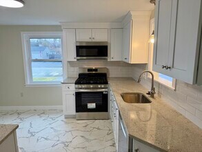 160 Plantation Dr in Cranston, RI - Building Photo - Building Photo