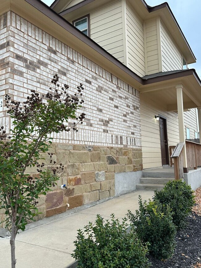 9204 Canyon Bnd in Converse, TX - Building Photo - Building Photo