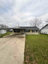 5525 Bonnie Lee Ln in Beaumont, TX - Building Photo