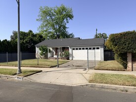 8543 Wakefield Ave in Panorama City, CA - Building Photo