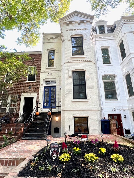 951 25th St NW in Washington, DC - Building Photo