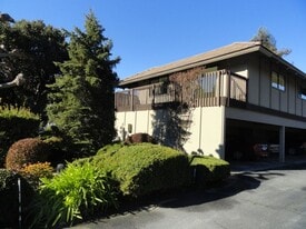 9500 Center St in Carmel, CA - Building Photo