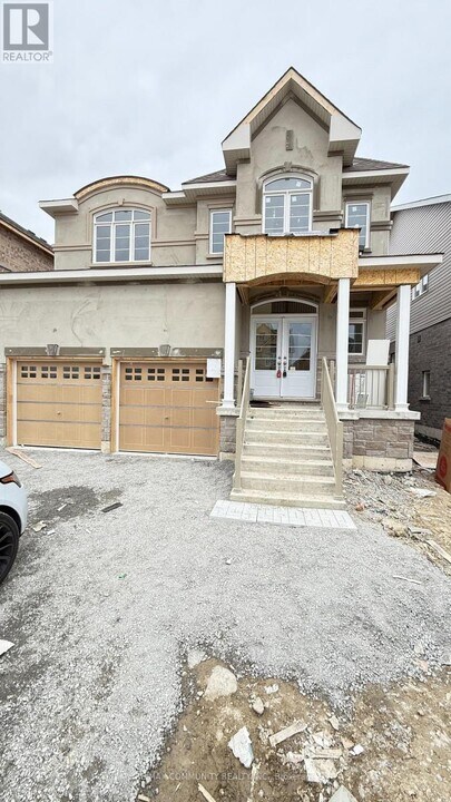 4 Wayne Allison Ave in Georgina, ON - Building Photo