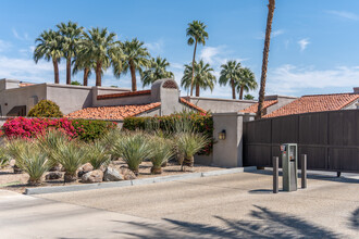 Center Court in Palm Springs, CA - Building Photo - Building Photo