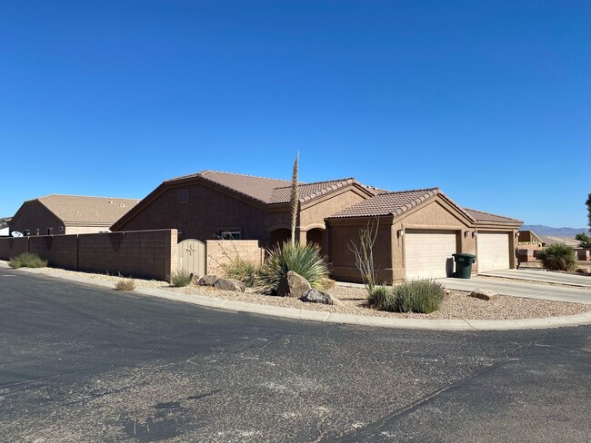 685 Vista Grande Dr in Kingman, AZ - Building Photo - Building Photo