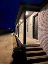 1977 W Deane St in Fayetteville, AR - Building Photo