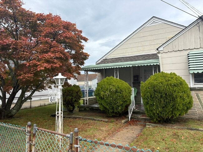 property at 611 N Michigan Ave