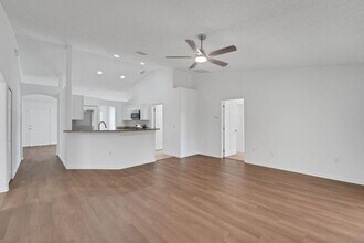 502 Reddicks Cir in Winter Haven, FL - Building Photo - Building Photo