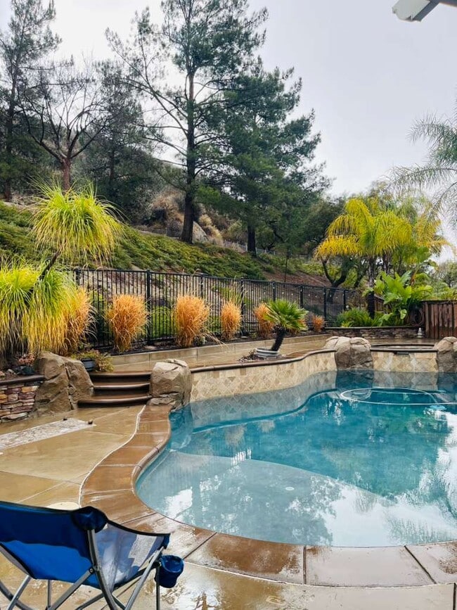 3273 Ivy Ct in Lake Elsinore, CA - Foto de edificio - Building Photo