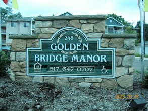 Golden Bridge Manor in Portland, MI - Foto de edificio - Building Photo