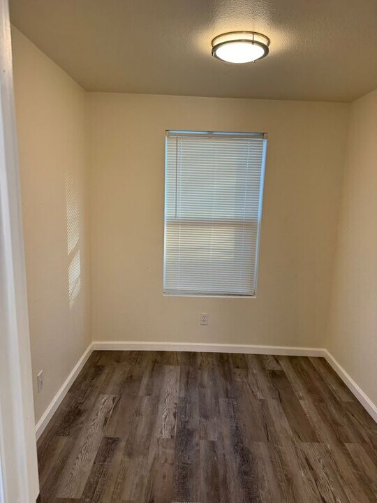 230 N Inez St in Hemet, CA - Building Photo