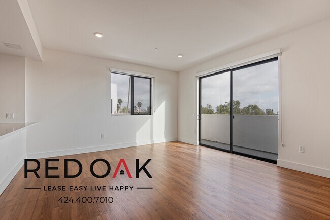 5727 La Mirada Ave in Los Angeles, CA - Foto de edificio - Building Photo