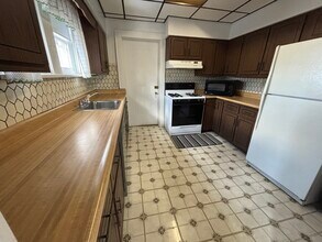 211 Woodlawn Ave, Unit 211 in Munhall, PA - Building Photo - Building Photo