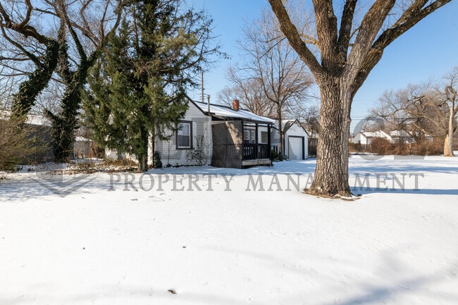 4825 E Pine St in Wichita, KS - Building Photo - Building Photo