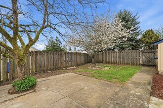 313 S Nectarine St in Cornelius, OR - Building Photo - Building Photo