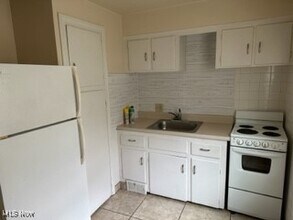56 Willow Dr in Youngstown, OH - Building Photo - Building Photo