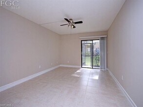 12501 McGregor Blvd, Unit Maple Gardens in Ft. Myers, FL - Foto de edificio - Building Photo