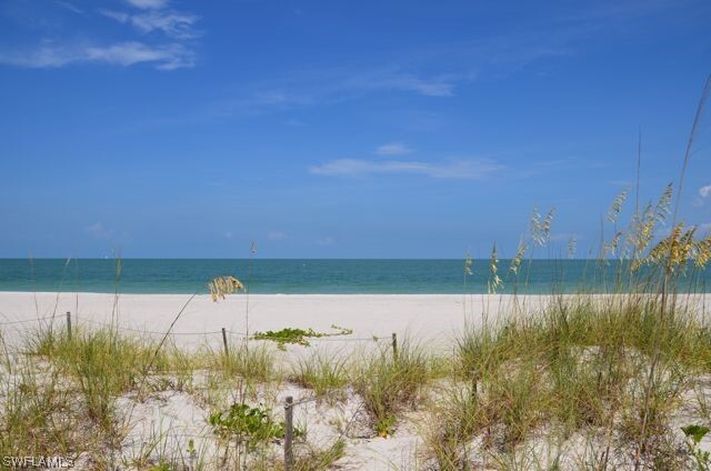 56 Gulf Shore Blvd S in Naples, FL - Foto de edificio