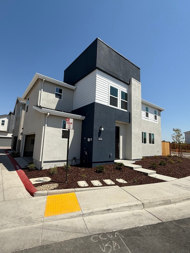 1104 Ashera St in Rocklin, CA - Building Photo - Building Photo